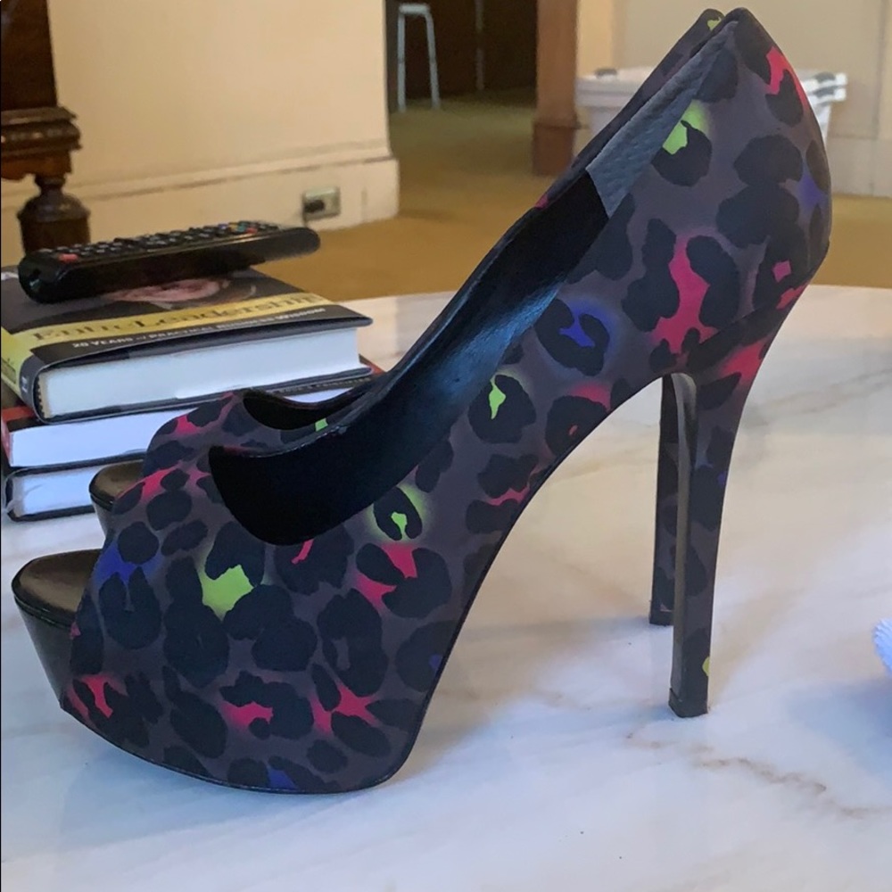 Women’s shoes - Picture 2 of 3